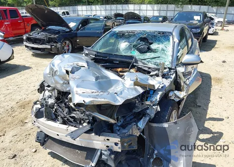 2018 Toyota Camry L z USA, uszkodzony, nr VIN 4T1B11HK4JU065652